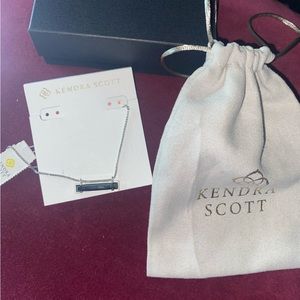 Kendra Scott necklace